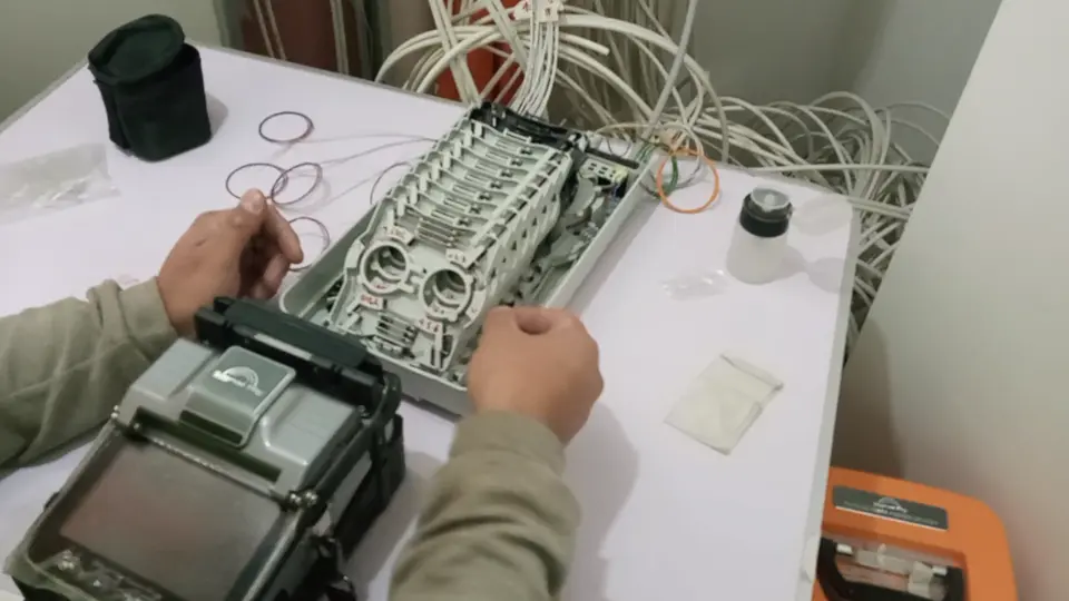 fucion-de-fibra-optica-en-mufa